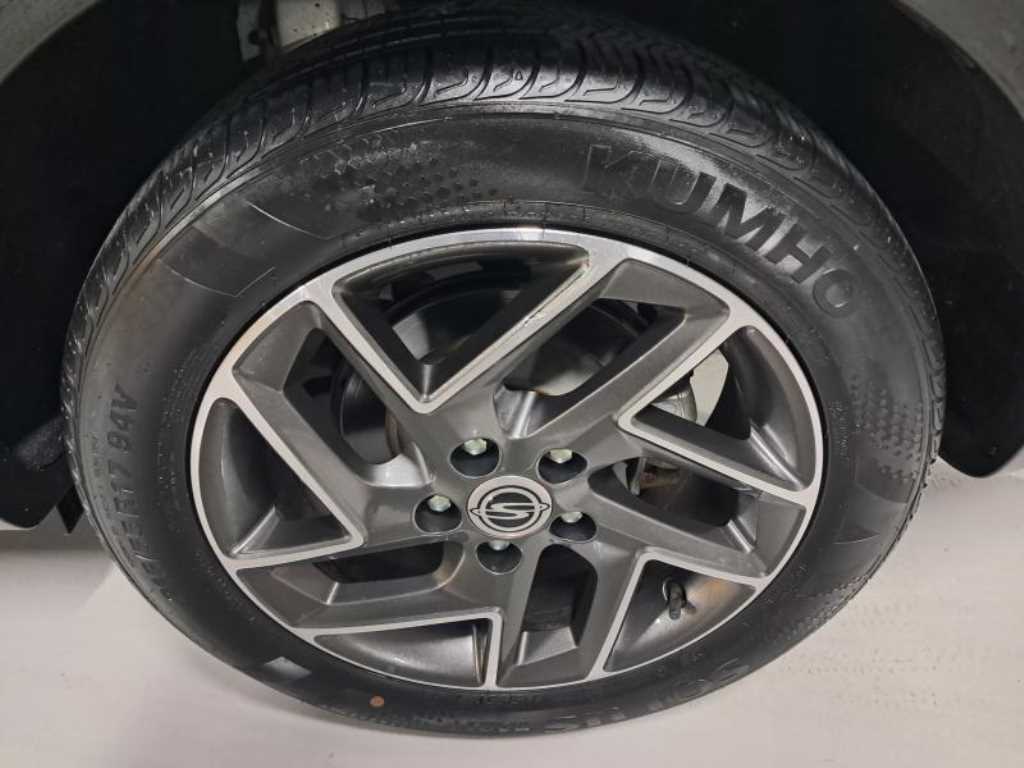 Ssangyong Tivoli - Vista 5