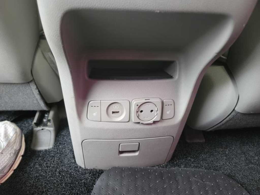 KIA Carnival - Vista 11