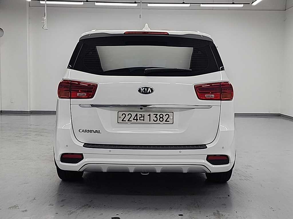 KIA Carnival - Vista 3