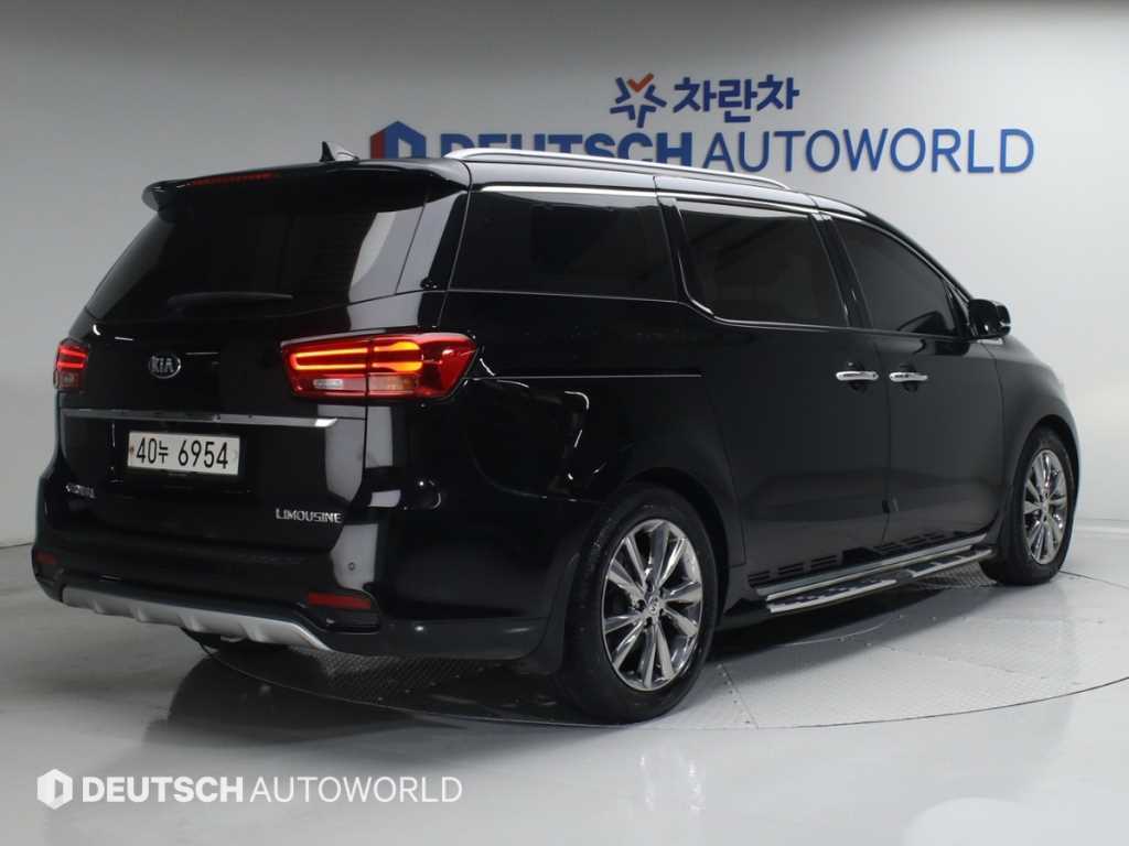 KIA Carnival - Vista 4