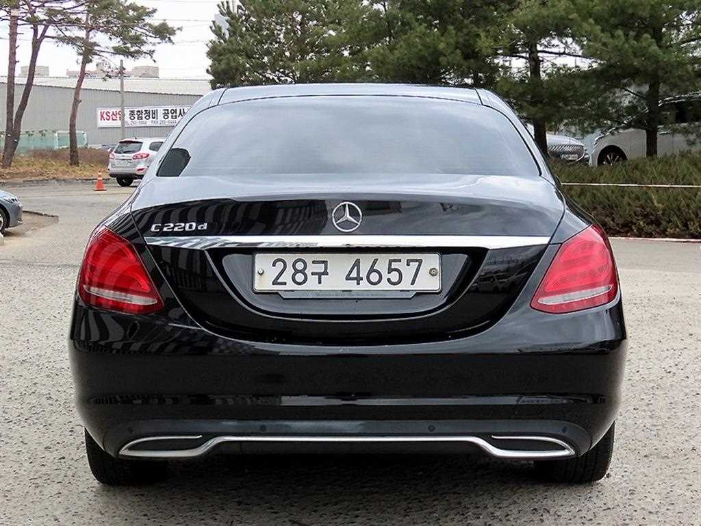 Mercedes Benz C Class - Vista 4