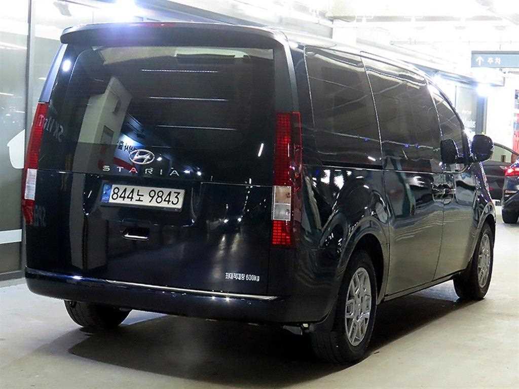 HYUNDAI Staria - Vista 7