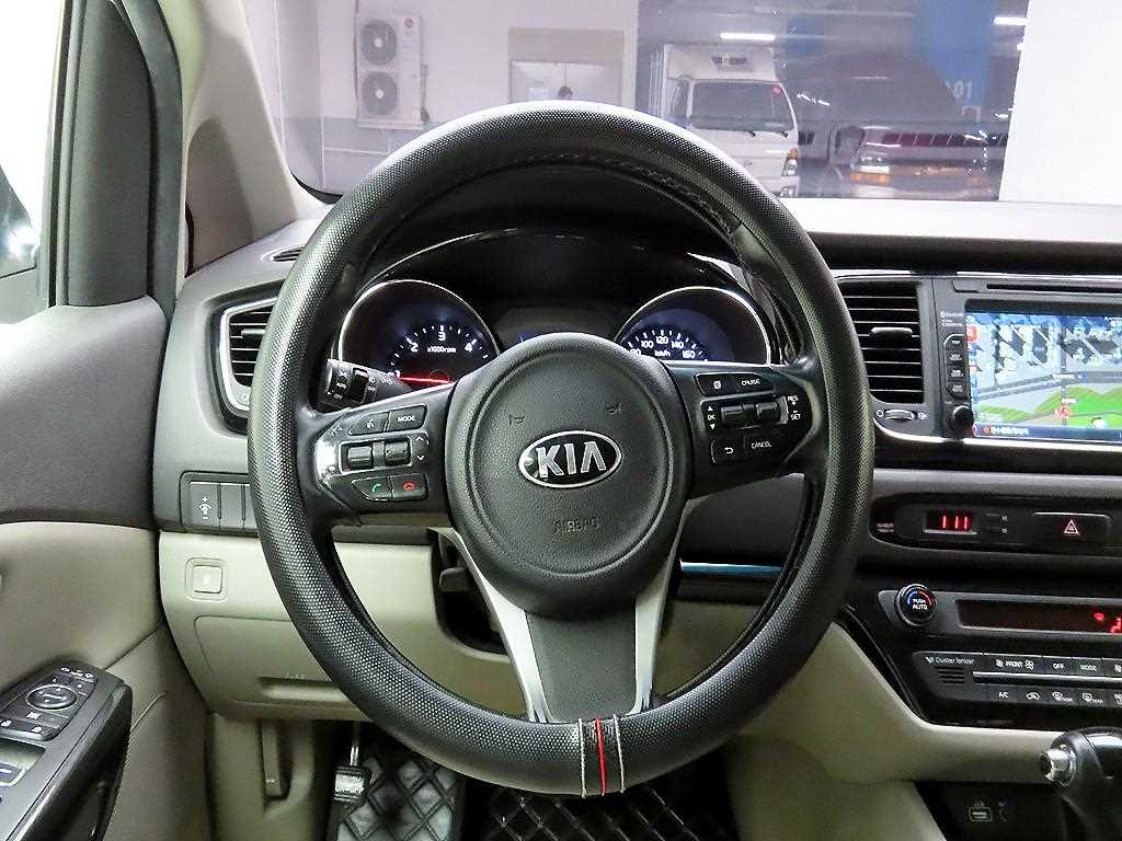 KIA Carnival - Vista 7