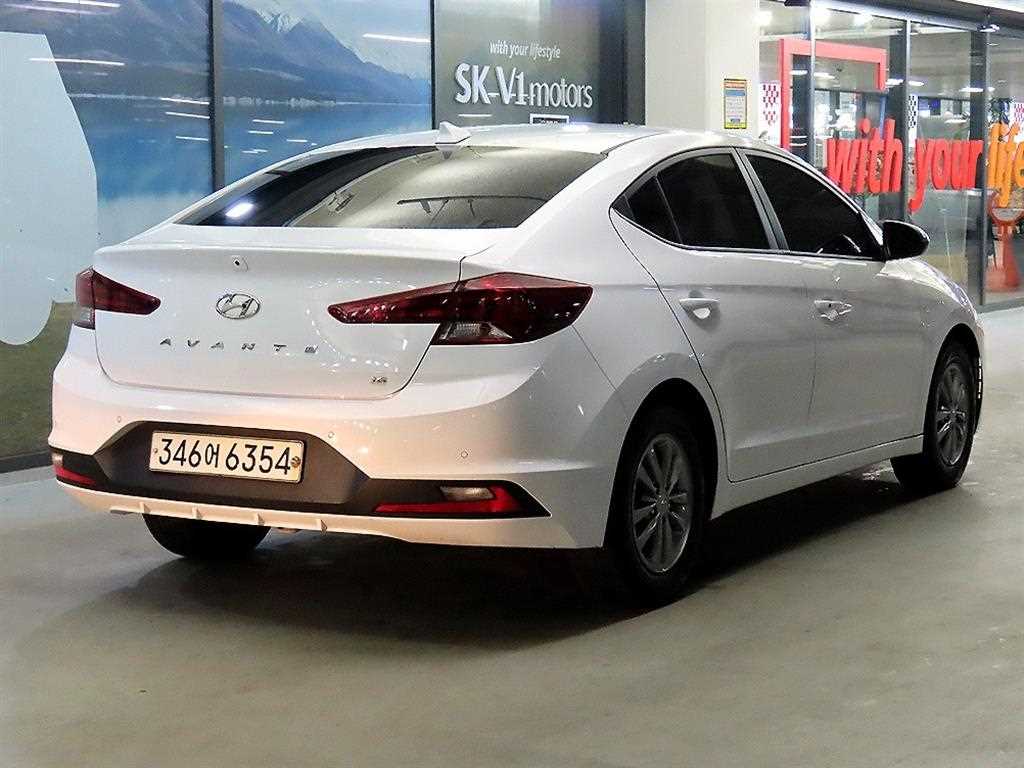 HYUNDAI Avante - Vista 4