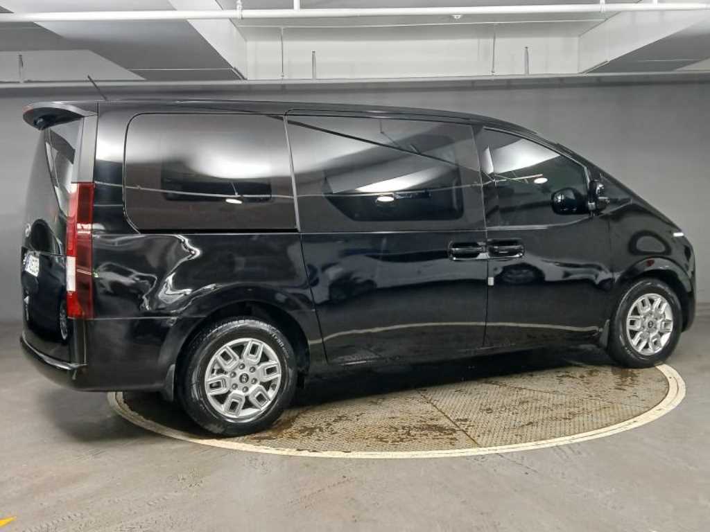 HYUNDAI Staria - Vista 4