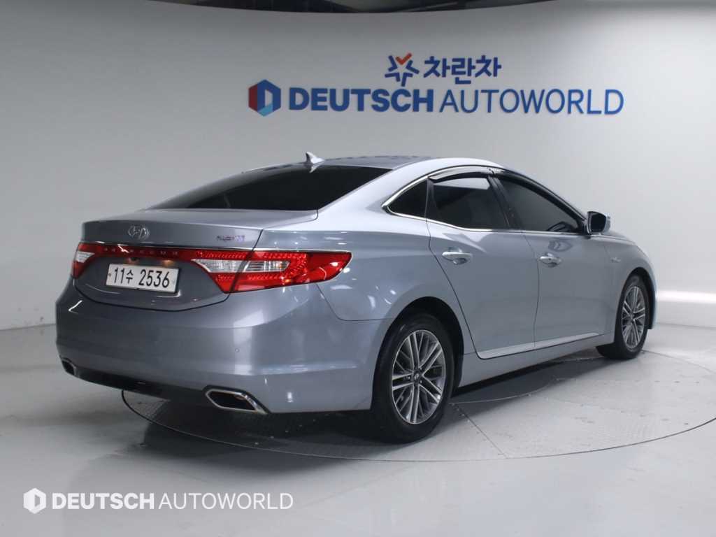 HYUNDAI Grandeur - Vista 2