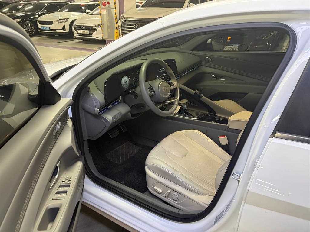 HYUNDAI Avante - Vista 5