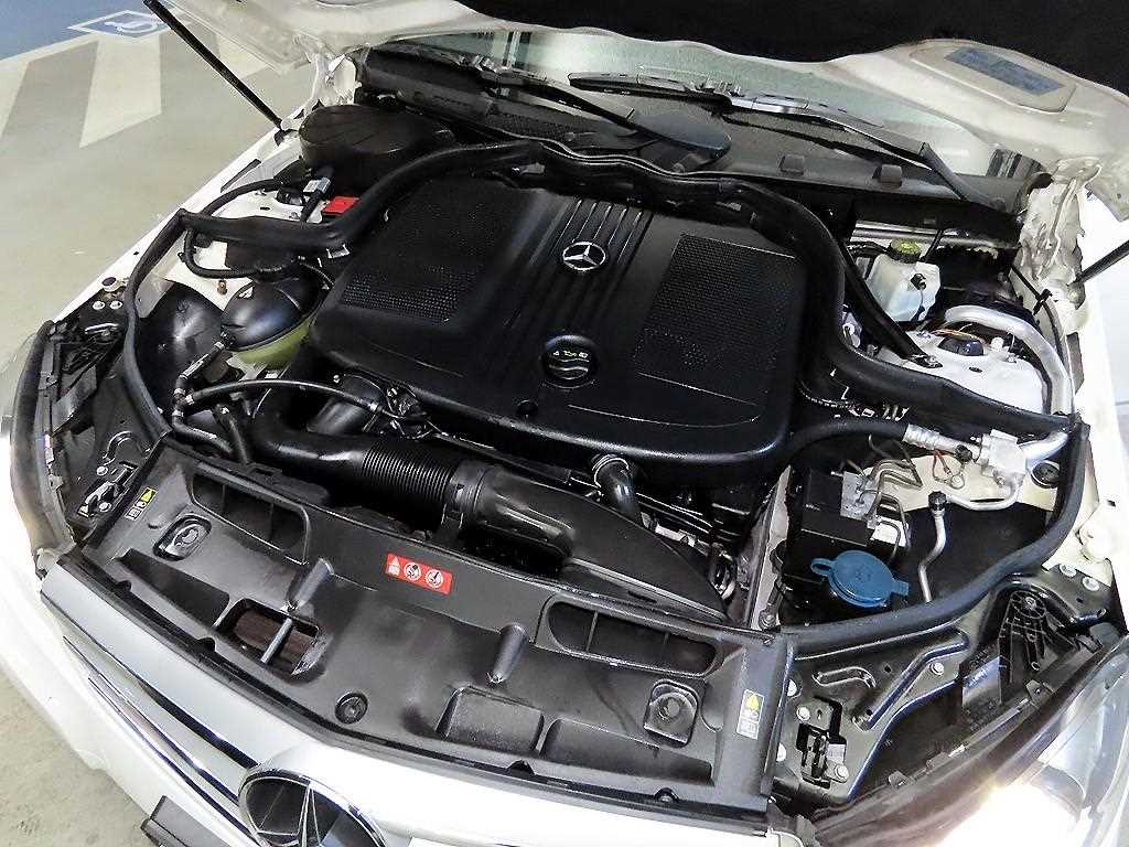 Mercedes Benz C Class 2012 Blanco - Importación desde Corea - HF Imports Iquique - Foto 18