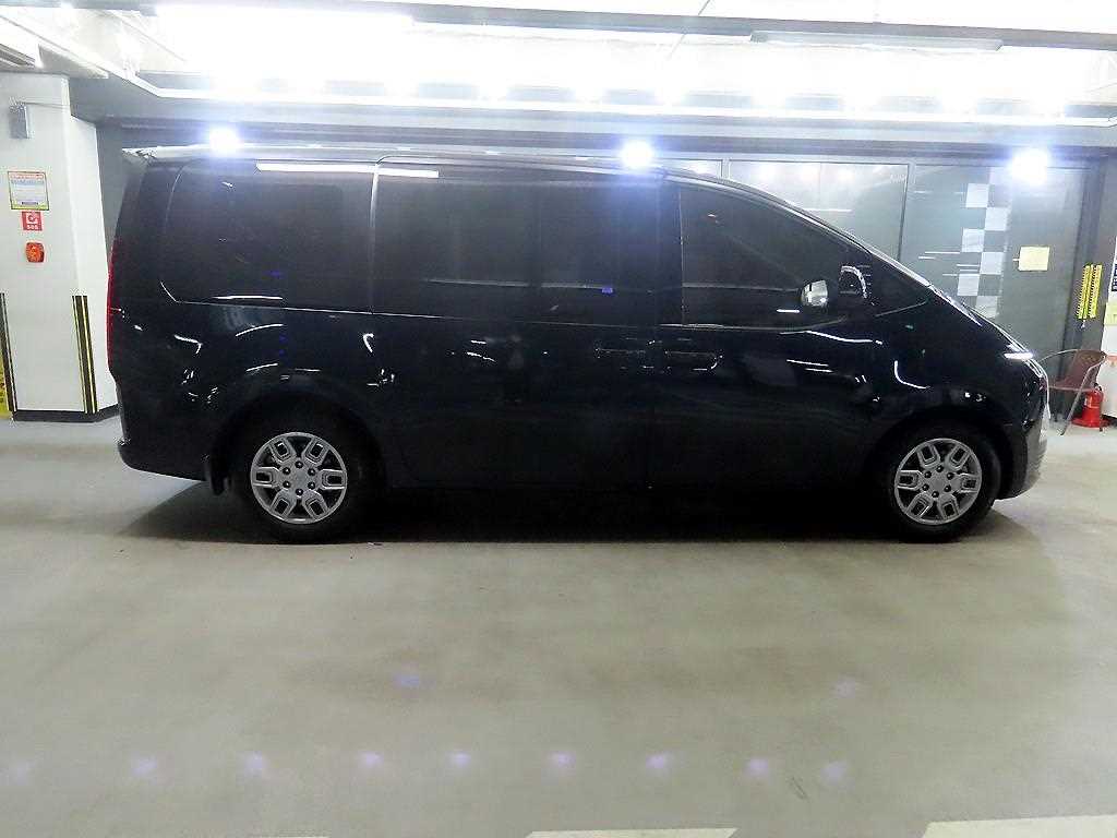 HYUNDAI Staria - Vista 6