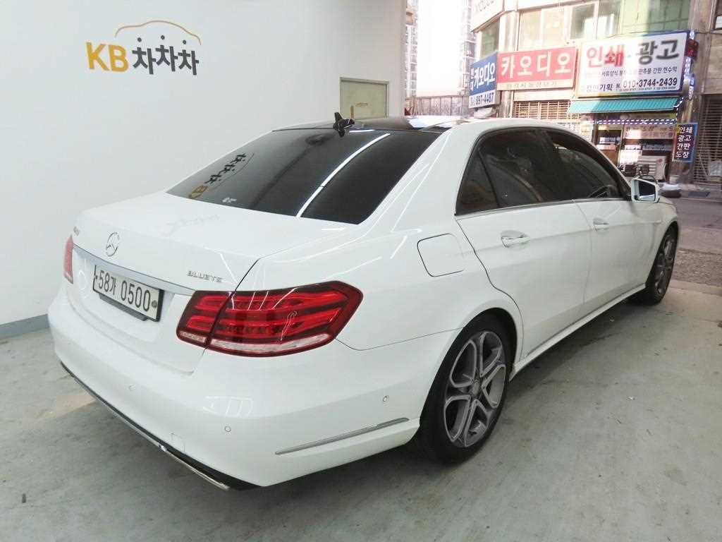 Mercedes Benz E class - Vista 3