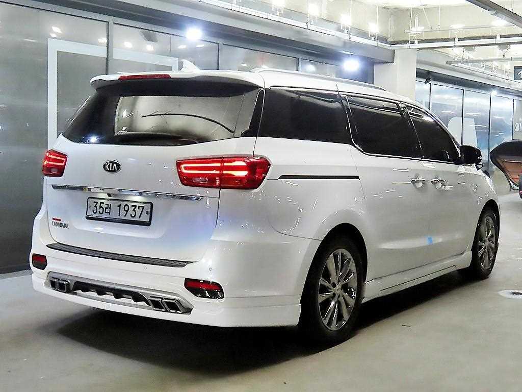KIA Carnival - Vista 4