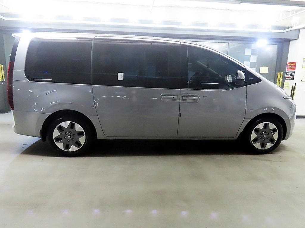 HYUNDAI Staria - Vista 3