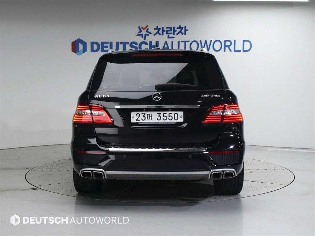 Mercedes Benz M Class - Vista 4