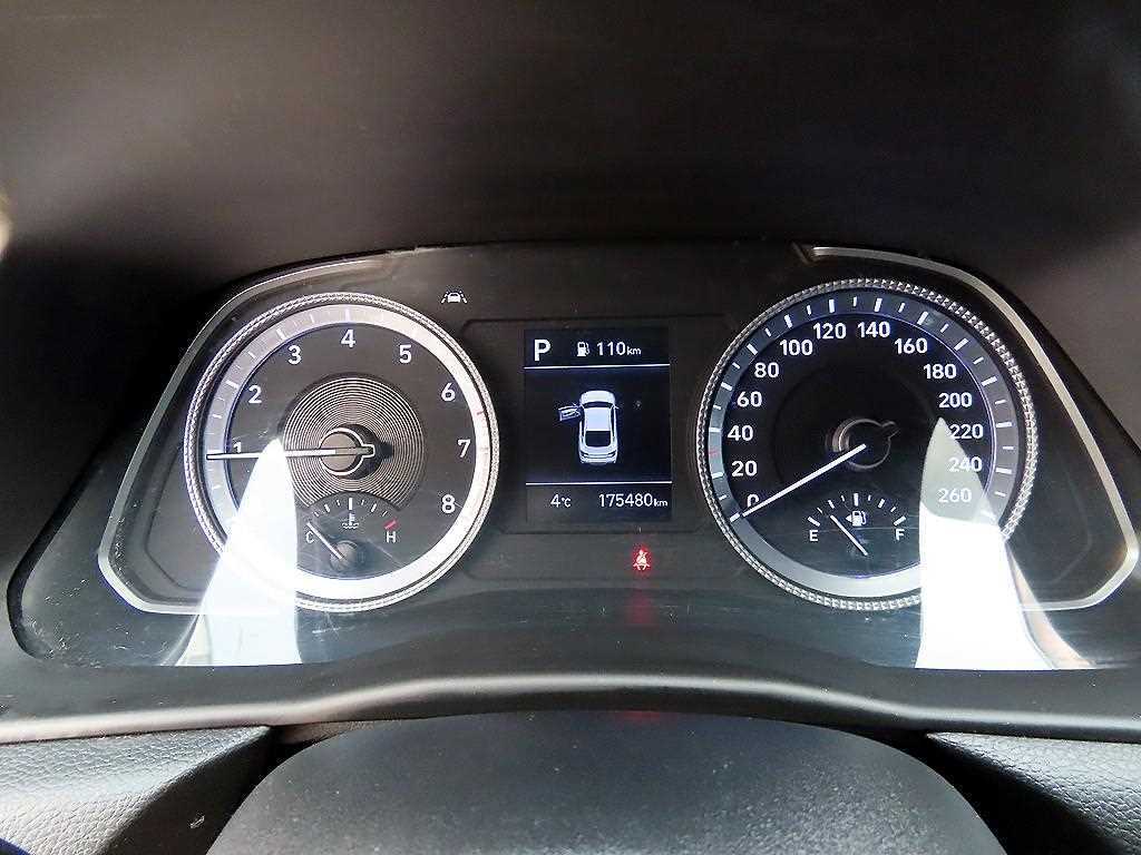 HYUNDAI Sonata - Vista 9