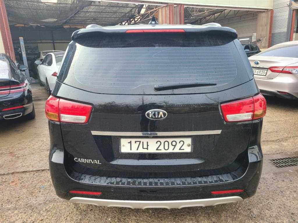 KIA Carnival - Vista 2