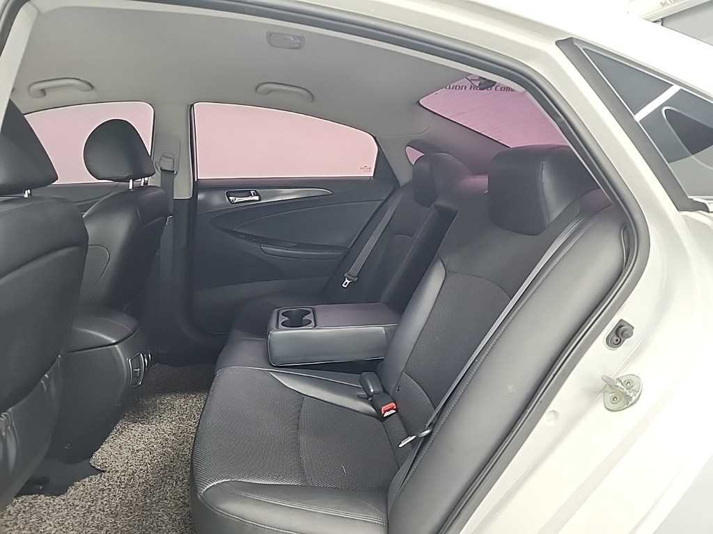 HYUNDAI Sonata - Vista 12