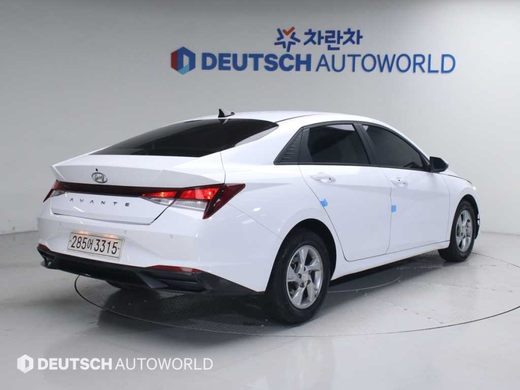 HYUNDAI Avante - Vista 4