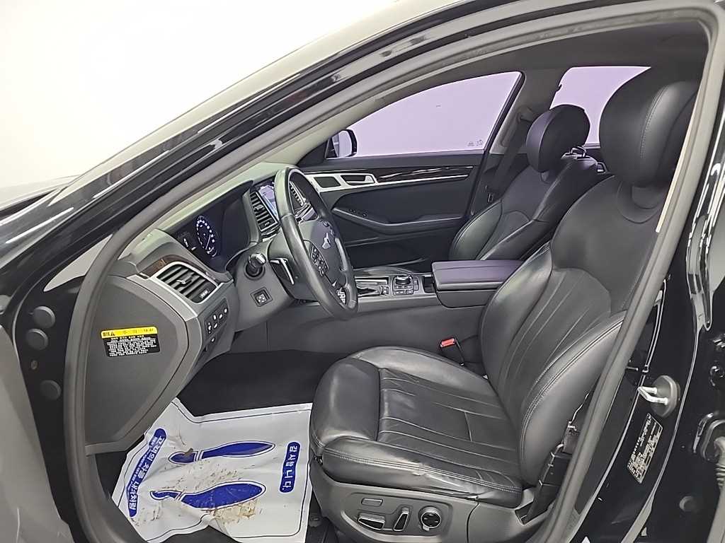 HYUNDAI Genesis - Vista 11