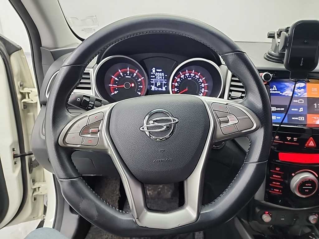 Ssangyong Tivoli - Vista 9