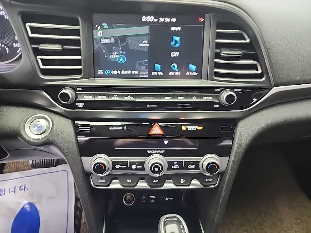 HYUNDAI Avante - Vista 10