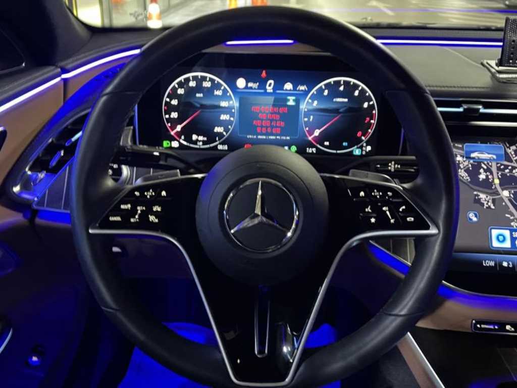 Mercedes Benz E class - Vista 11