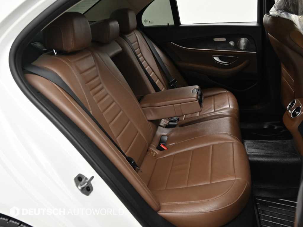 Mercedes Benz E class - Vista 12