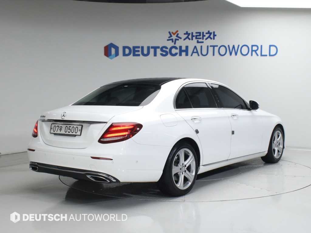 Mercedes Benz E class - Vista 2