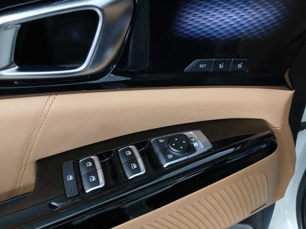 KIA Carnival - Vista 10