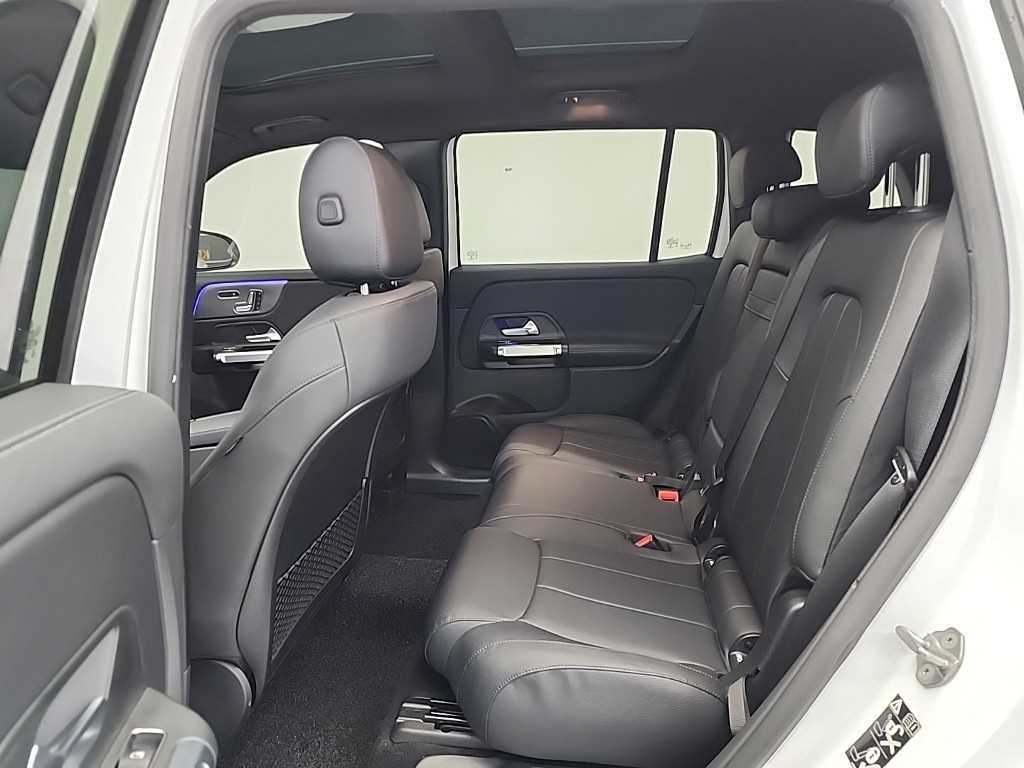 Mercedes Benz GLB Class - Vista 12