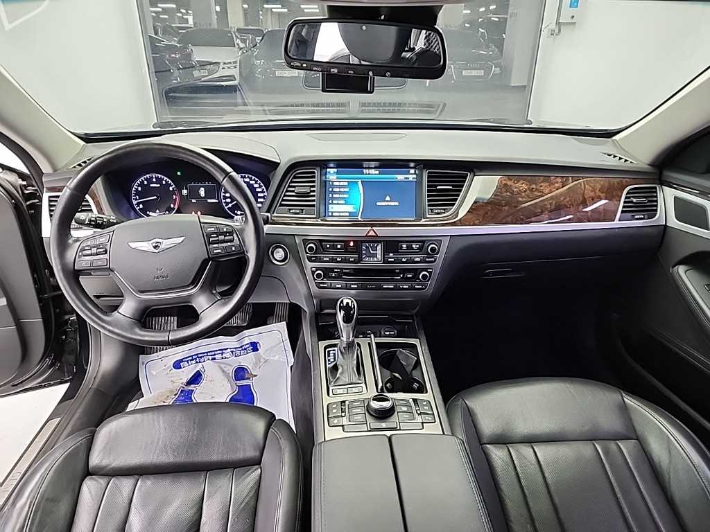 HYUNDAI Genesis - Vista 7