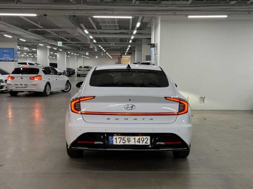 HYUNDAI Sonata - Vista 4