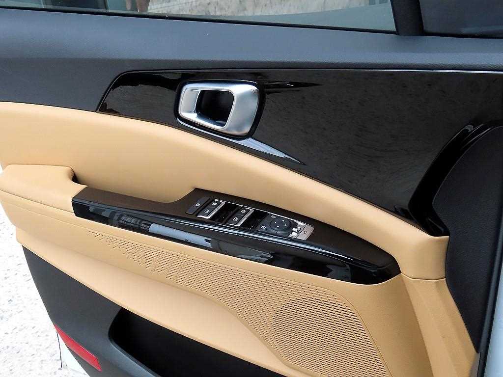 KIA Carnival - Vista 12