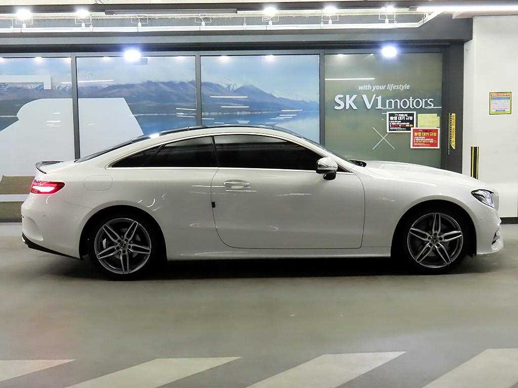 Mercedes Benz E class - Vista 3