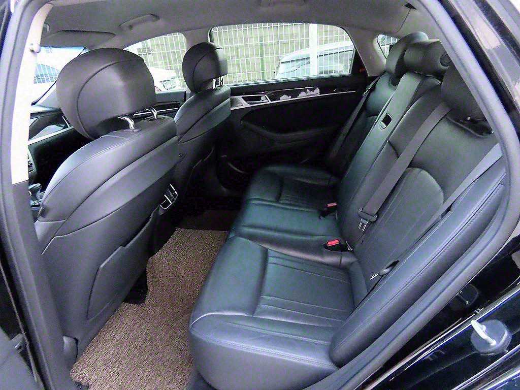 Genesis G80 - Vista 6