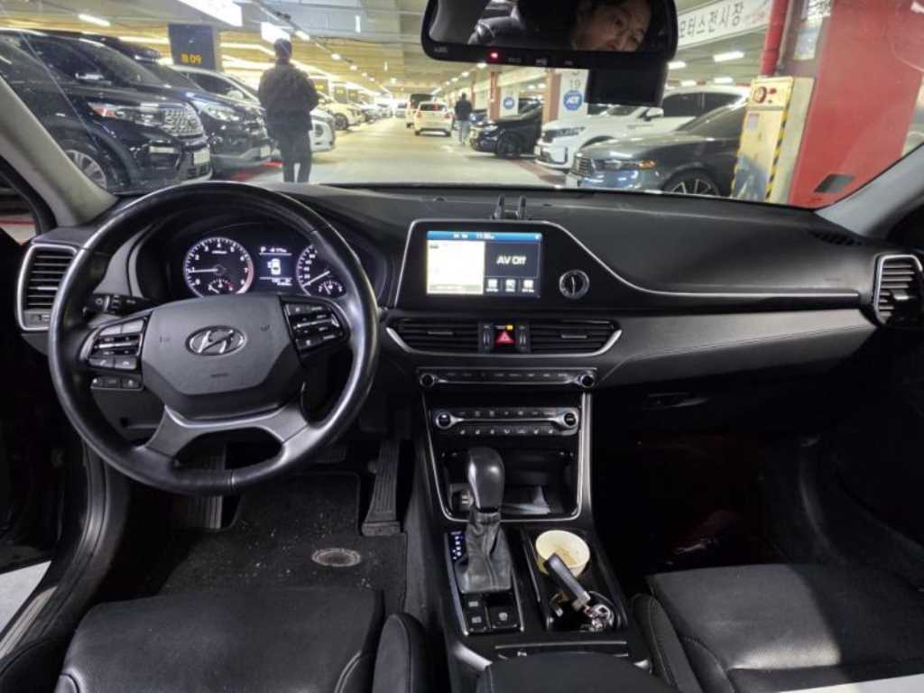 HYUNDAI Grandeur - Vista 5