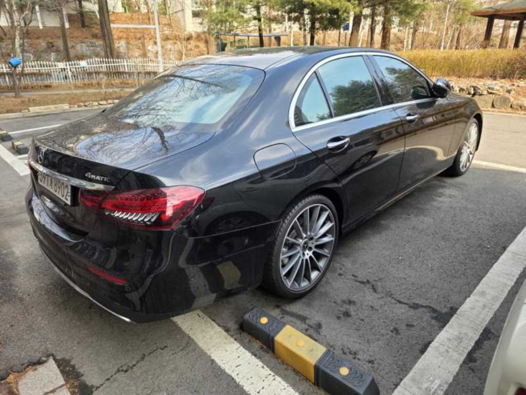 Mercedes Benz E class - Vista 4