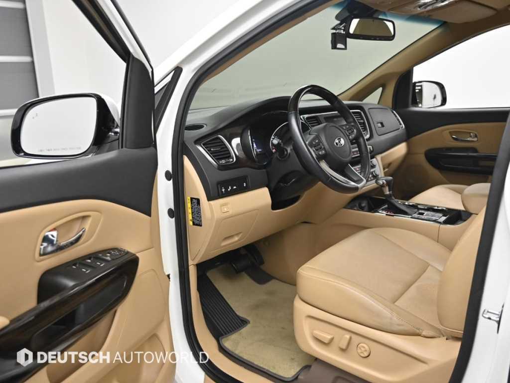 KIA Carnival - Vista 11