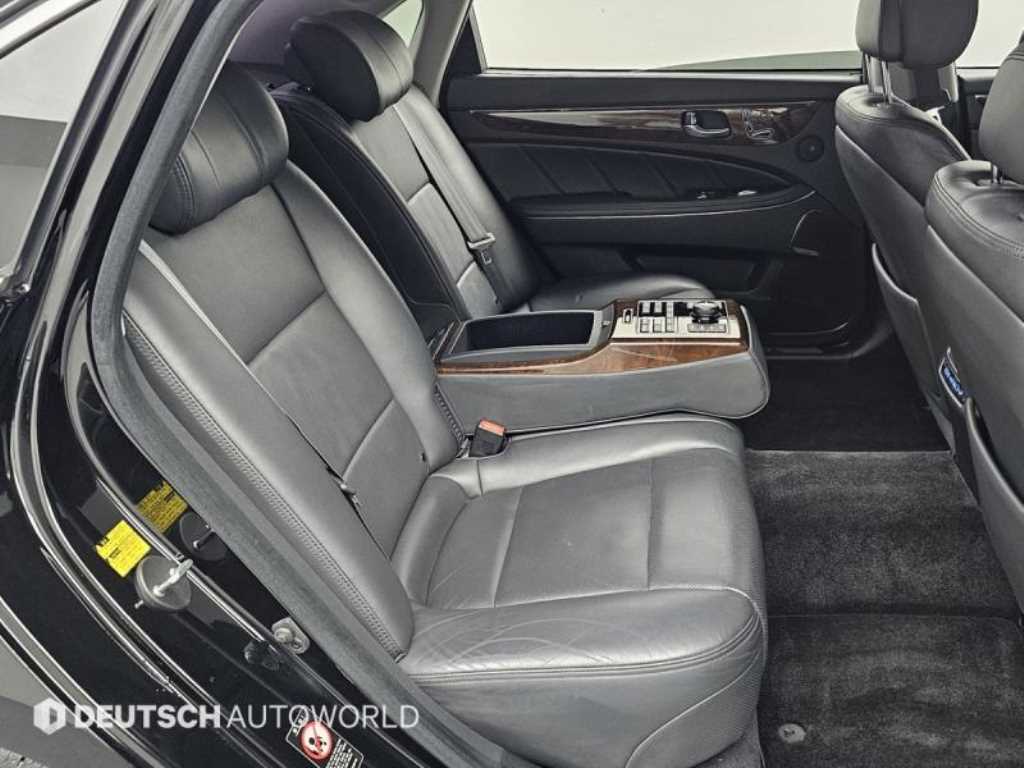 HYUNDAI Equus - Vista 12