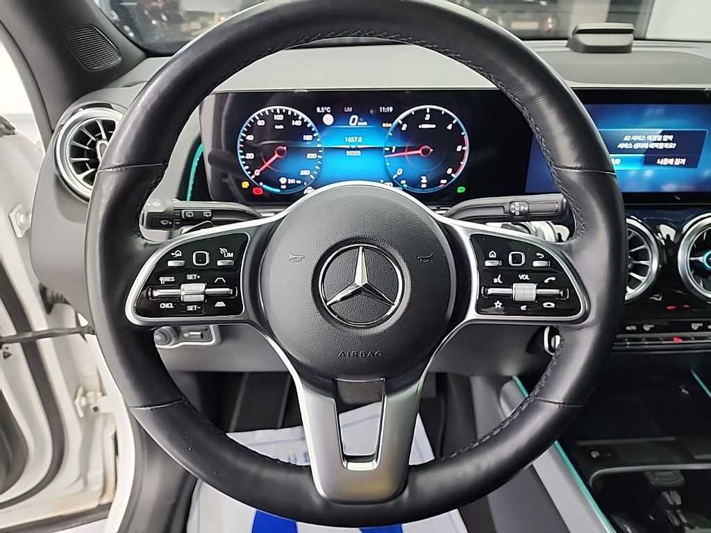 Mercedes Benz GLB Class - Vista 9