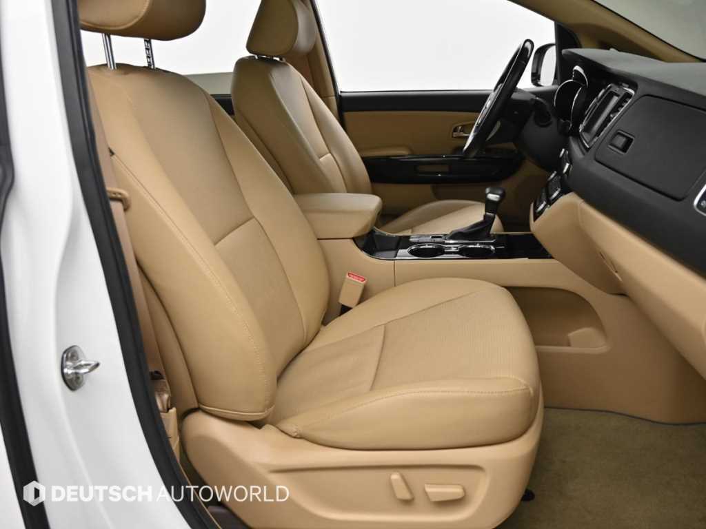 KIA Carnival - Vista 10