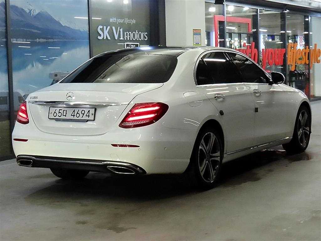 Mercedes Benz E class - Vista 5