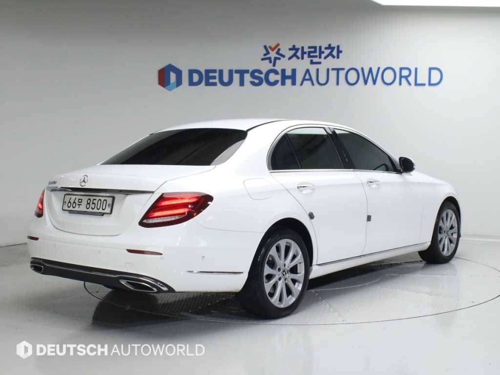 Mercedes Benz E class - Vista 2