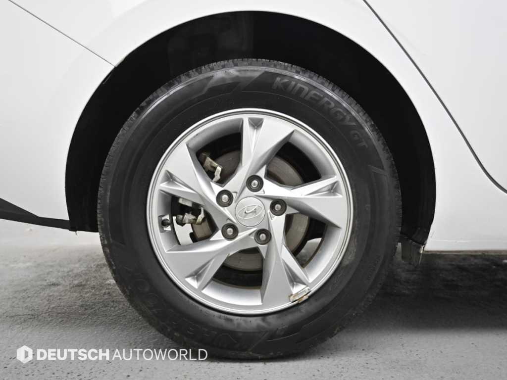 HYUNDAI Avante - Vista 12