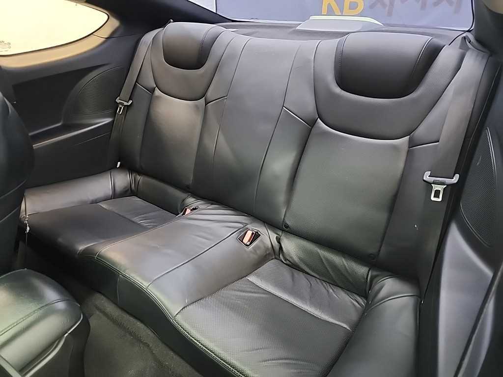 HYUNDAI Genesis - Vista 12