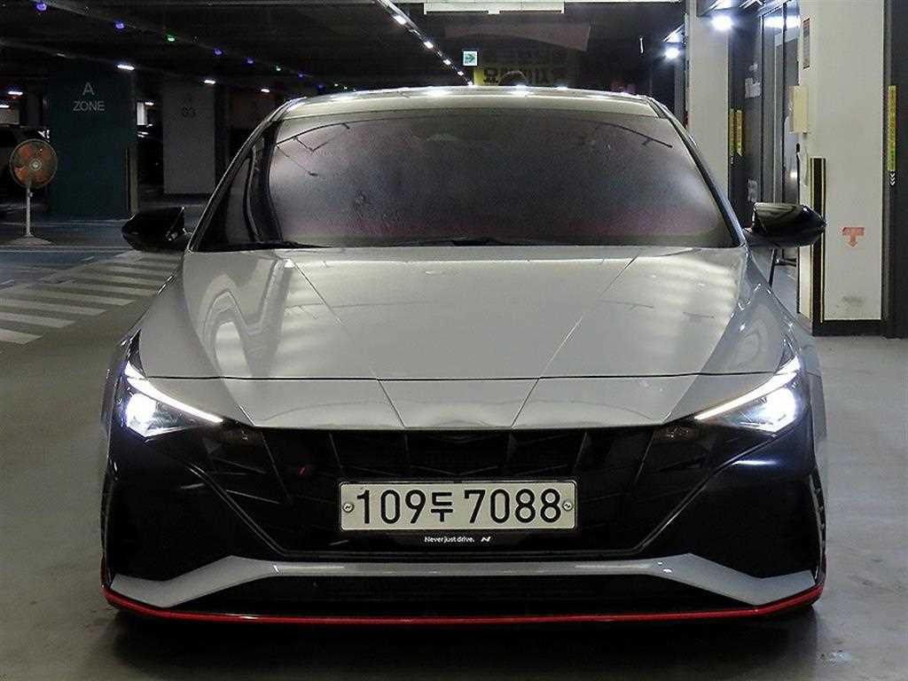 HYUNDAI Avante - Vista 2