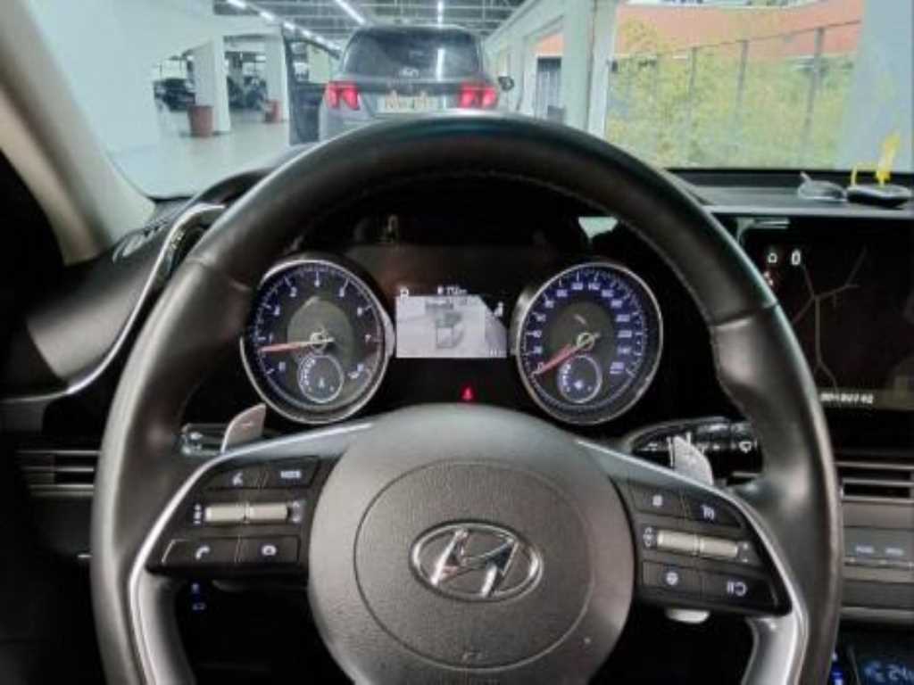 HYUNDAI Grandeur - Vista 3