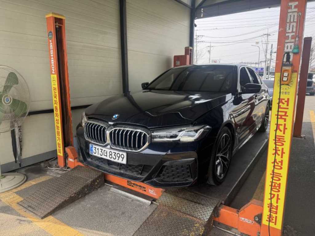 BMW 5 Series 2022 Negro - Importación desde Corea - HF Imports Iquique - Foto 1