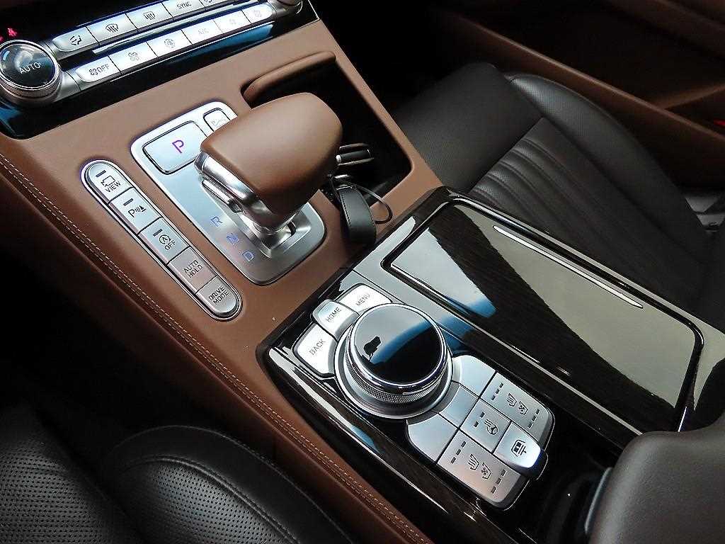 Genesis G90 - Vista 11