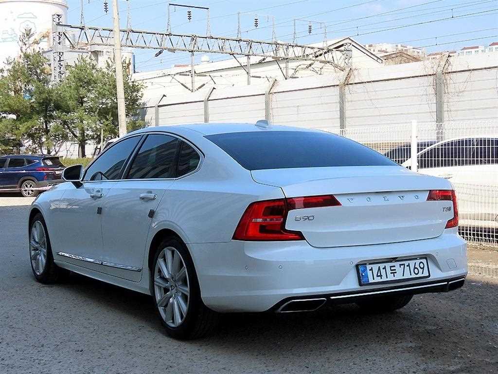 Volvo S90 - Vista 3