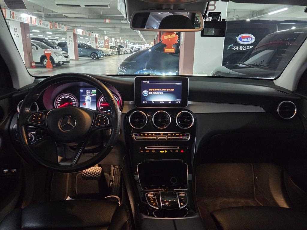 Mercedes Benz GLC Class - Vista 8